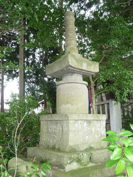 正楽寺若一神社宝塔