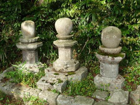 佐々木道誉の墓石